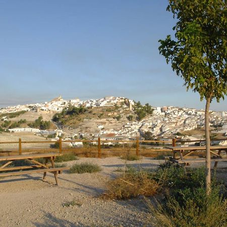 Hostal Los Claveles Baena Esterno foto