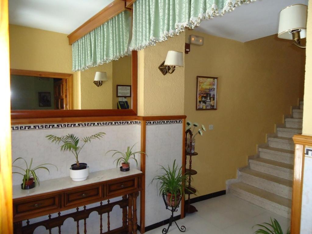 Hostal Los Claveles Baena Esterno foto