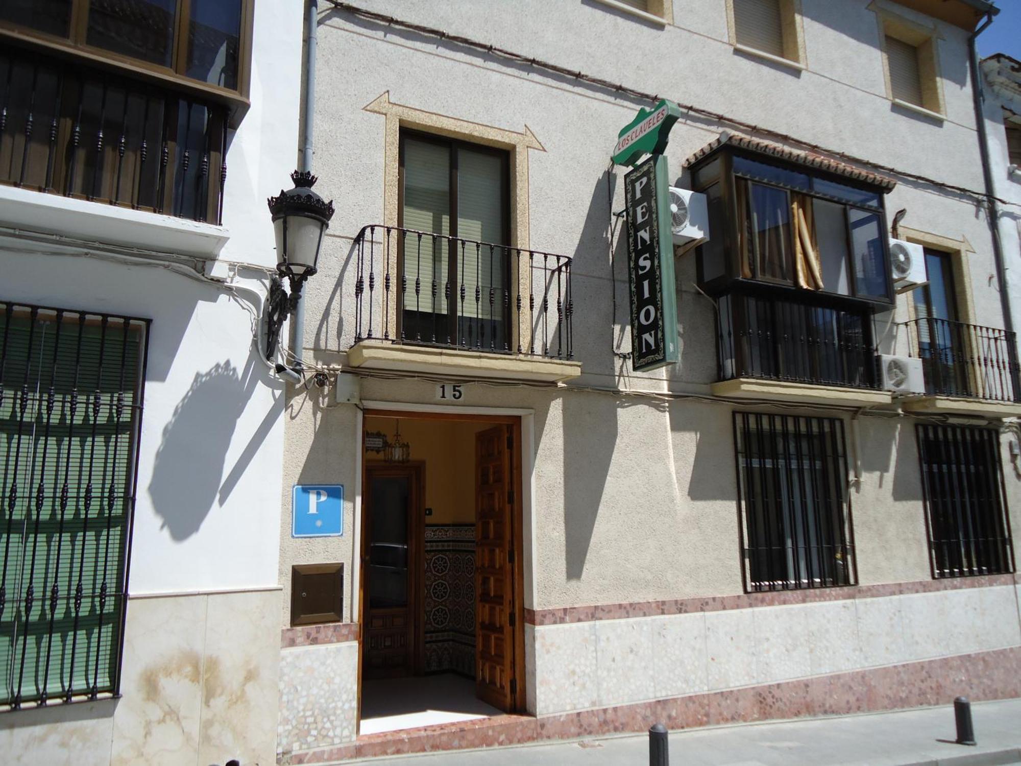 Hostal Los Claveles Baena Esterno foto